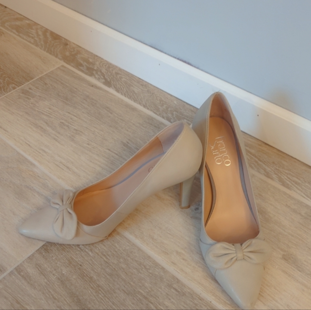 Franco Sarto Pumps with Bow
